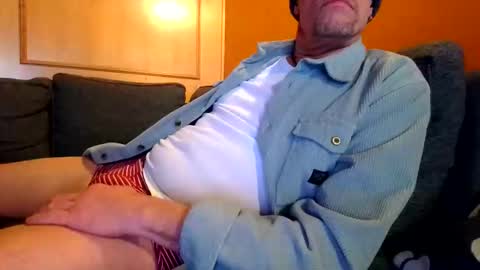 Snapshot of schmuhbaer1 chatting on December 16, 2025, 11:37 am schmuhbaer1 online show from December 16, 2025, 11:37 am