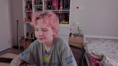 Rina online show from November 26, 2025, 7:31 am