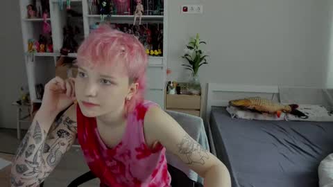 Rina online show from December 17, 2025, 7:03 am