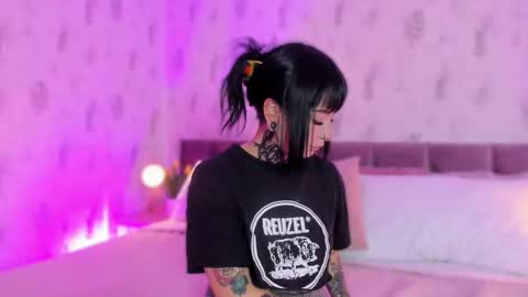 Scolw  online show from October 15, 2025, 7:58 pm