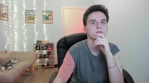 Snapshot of scooby_r chatting on December 12, 2024, 11:58 pm Thomas brunette and Alex blond online show from December 12, 2024, 11:58 pm