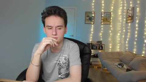 Snapshot of scooby_r chatting on December 25, 2024, 6:31 am Thomas brunette and Alex blond online show from December 25, 2024, 6:31 am