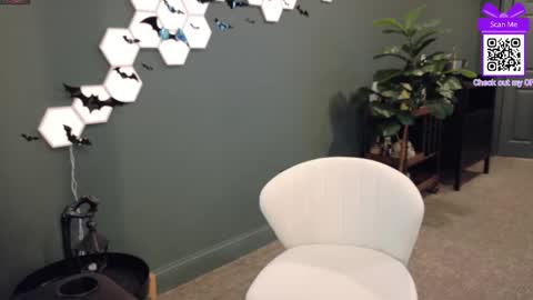 Snapshot of scout_has_fun chatting on October 20, 2025, 1:22 pm Scout has fun online show from October 20, 2025, 1:22 pm