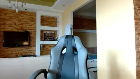 Elizabeth  online show from September 27, 2025, 9:03 am