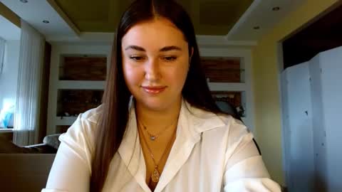 Elizabeth  online show from September 30, 2025, 6:51 am