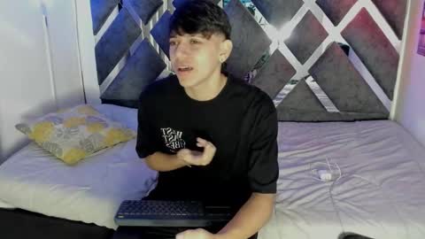 Snapshot of sebas_pretty7 chatting on December 4, 2025, 12:25 pm sebas_pretty7 online show from December 4, 2025, 12:25 pm