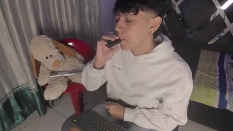 Snapshot of sebas_pretty7 chatting on December 18, 2025, 12:33 pm sebas_pretty7 online show from December 18, 2025, 12:33 pm