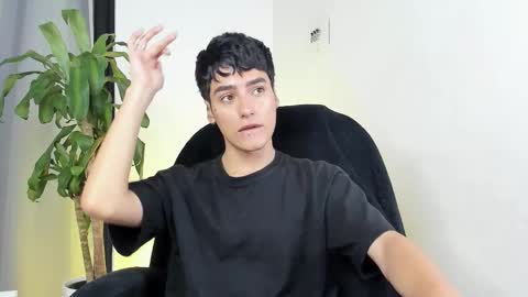 sebastian online show from December 19, 2025, 1:18 pm