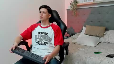 Snapshot of sebastamayo_ chatting on February 26, 2026, 5:28 am SEBAS online show from February 26, 2026, 5:28 am