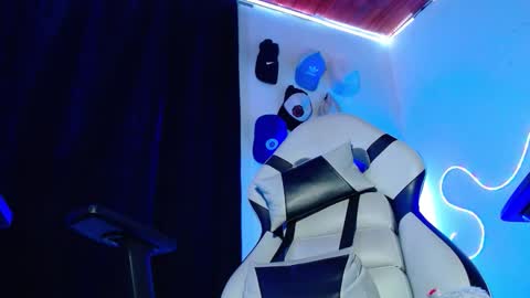 Sebastian online show from November 25, 2025, 4:45 am