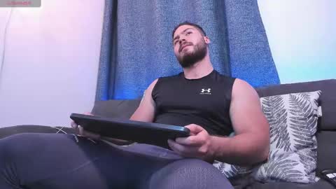 Instagram jeanpaulfit  online show from February 26, 2025, 12:16 am