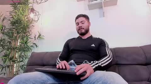 Instagram jeanpaulfit  online show from March 5, 2025, 10:43 pm