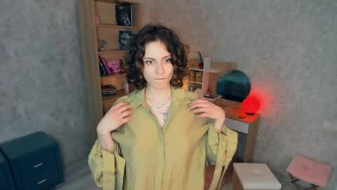 Mia online show from May 16, 2026, 10:36 am