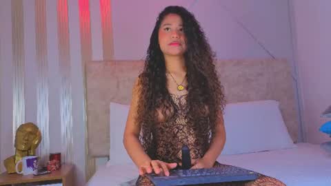secretestrell online show from July 30, 2026, 4:22 am
