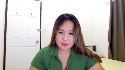 Snapshot of secretlover010101 chatting on December 18, 2024, 2:53 am MILAN online show from December 18, 2024, 2:53 am