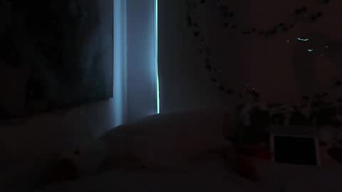 Anna online show from March 5, 2025, 8:54 am