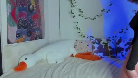 Anna online show from March 7, 2025, 7:49 pm