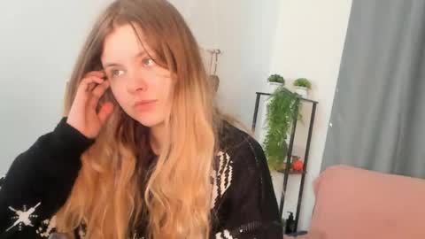 Snapshot of secrettier chatting on April 2, 2026, 5:27 am secrettier online show from April 2, 2026, 5:27 am