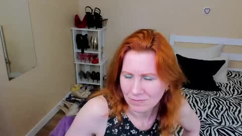 Snapshot of seductive_foxy_ chatting on May 3, 2026, 2:50 am seductive_foxy_ online show from May 3, 2026, 2:50 am