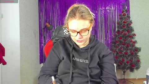seductive_she_wolf online show from December 18, 2024, 11:56 am