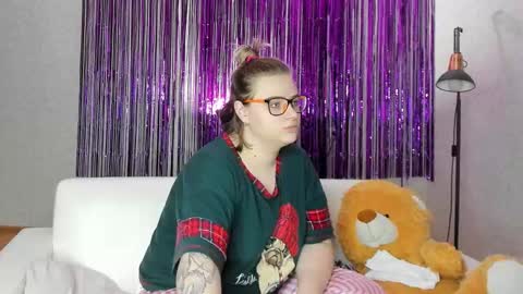 seductive_she_wolf online show from February 15, 2025, 9:15 pm