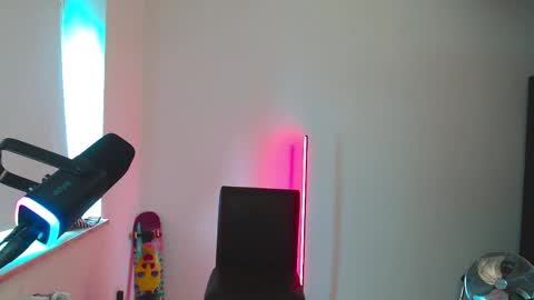 May online show from September 20, 2025, 11:22 am