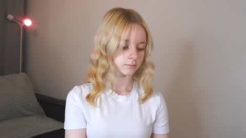 Snapshot of seebunny chatting on June 1, 2026, 5:25 pm See Its honey bunny im Lana online show from June 1, 2026, 5:25 pm
