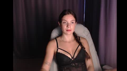 Snapshot of seeemily chatting on June 2, 2026, 7:54 am Emily online show from June 2, 2026, 7:54 am