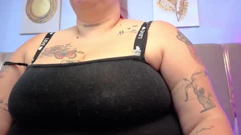 Selena online show from October 9, 2025, 11:19 am