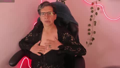 Selena online show from April 16, 2026, 11:22 am