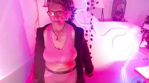 Selena online show from July 6, 2026, 7:16 pm