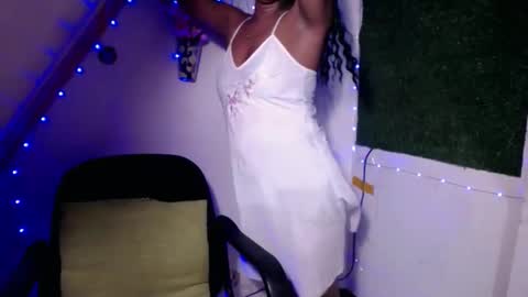 selena_fox2000 online show from May 25, 2026, 5:19 pm