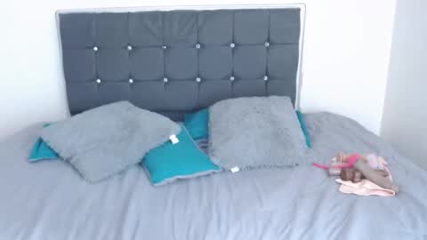 Selena online show from October 1, 2025, 5:52 pm