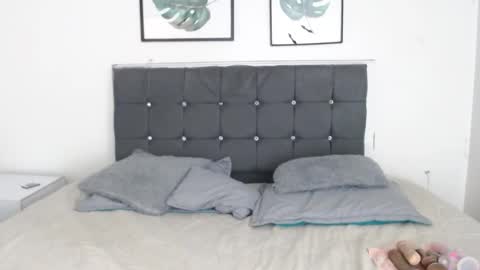 Selena online show from December 18, 2025, 3:40 pm