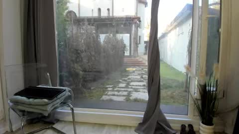 Selena online show from February 10, 2025, 1:01 pm