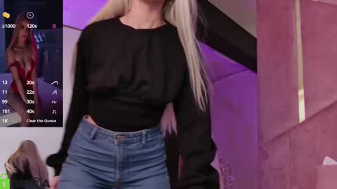 Selena online show from October 15, 2025, 3:39 am