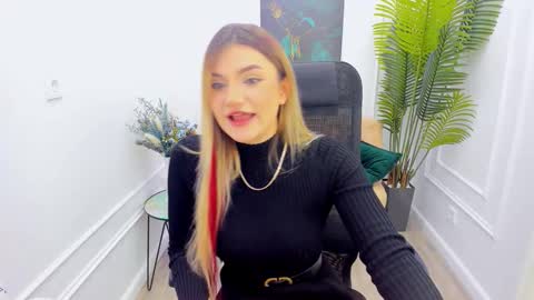 selenaemoore online show from September 13, 2025, 11:32 am