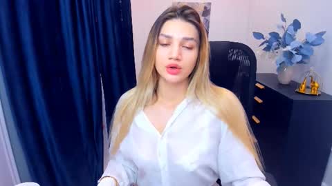 Snapshot of selenaemoore chatting on November 11, 2025, 3:50 am selenaemoore online show from November 11, 2025, 3:50 am