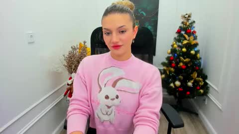 Snapshot of selenaemoore chatting on December 5, 2025, 3:37 am selenaemoore online show from December 5, 2025, 3:37 am