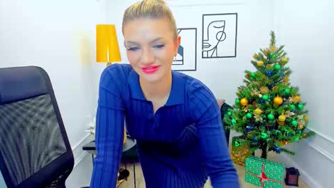Snapshot of selenaemoore chatting on December 20, 2025, 5:25 am selenaemoore online show from December 20, 2025, 5:25 am