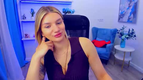 Snapshot of selenaemoore chatting on May 13, 2026, 3:37 am selenaemoore online show from May 13, 2026, 3:37 am