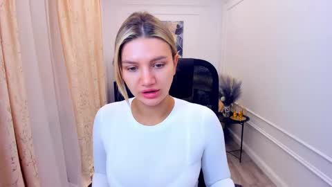 Snapshot of selenaemoore chatting on June 5, 2026, 3:46 am selenaemoore online show from June 5, 2026, 3:46 am