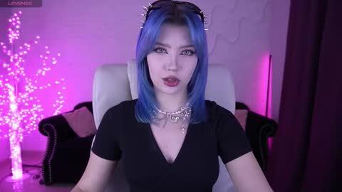 selenairis online show from February 11, 2026, 6:51 am