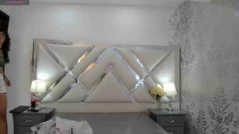 Snapshot of selenareyess chatting on September 19, 2025, 7:47 pm Selena reyess online show from September 19, 2025, 7:47 pm