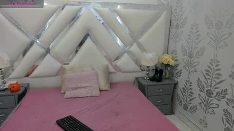 Snapshot of selenareyess chatting on October 23, 2025, 8:29 pm Selena reyess online show from October 23, 2025, 8:29 pm