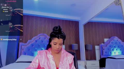 selenastonne online show from October 1, 2025, 8:26 pm