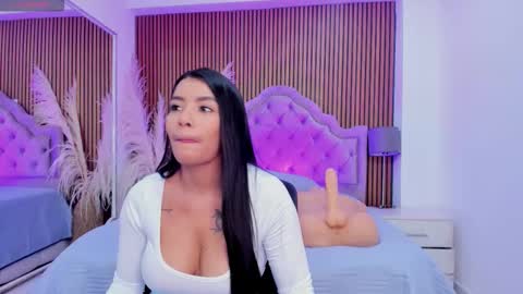 selenastonne online show from December 13, 2025, 8:04 pm