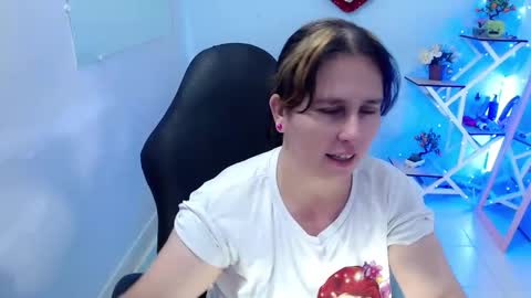 Snapshot of selene_mom chatting on February 28, 2026, 3:13 pm selene online show from February 28, 2026, 3:13 pm