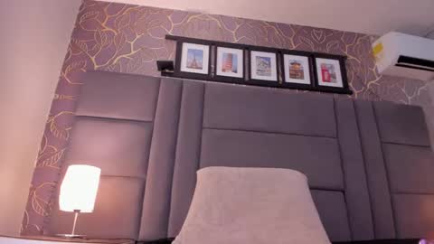 Snapshot of selene_tylor_ chatting on February 14, 2025, 12:09 am Selene online show from February 14, 2025, 12:09 am