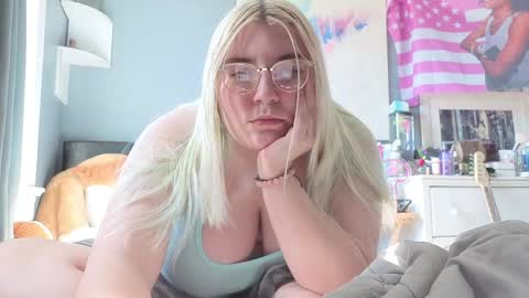 Selene online show from April 1, 2026, 3:20 pm